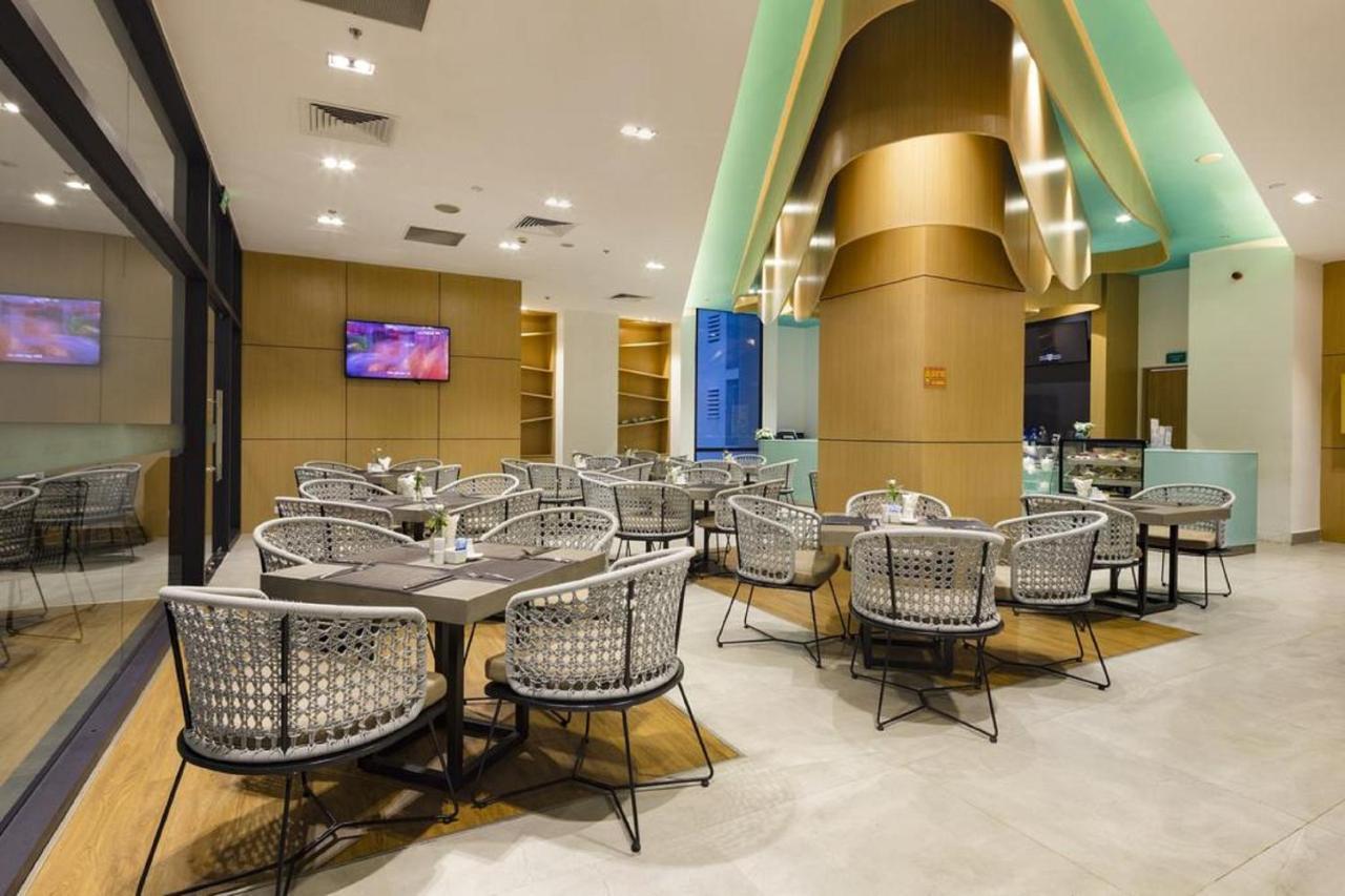 Parama Apartments Balcony Beachfront Нячанг Екстер'єр фото