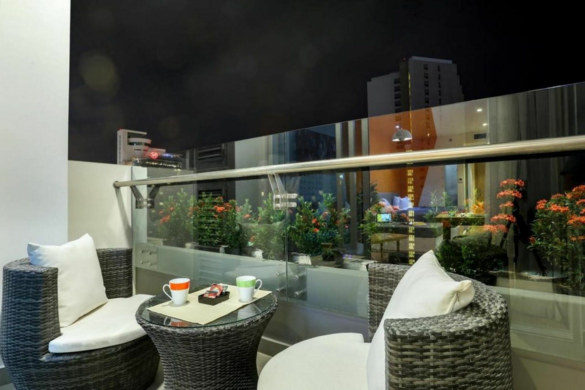 Parama Apartments Balcony Beachfront Нячанг Екстер'єр фото