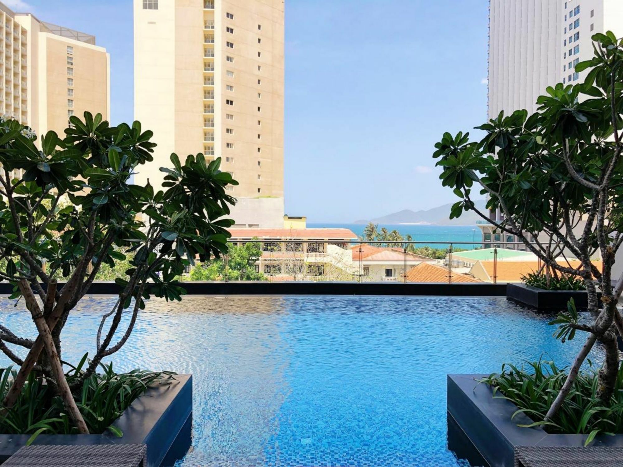 Parama Apartments Balcony Beachfront Нячанг Екстер'єр фото